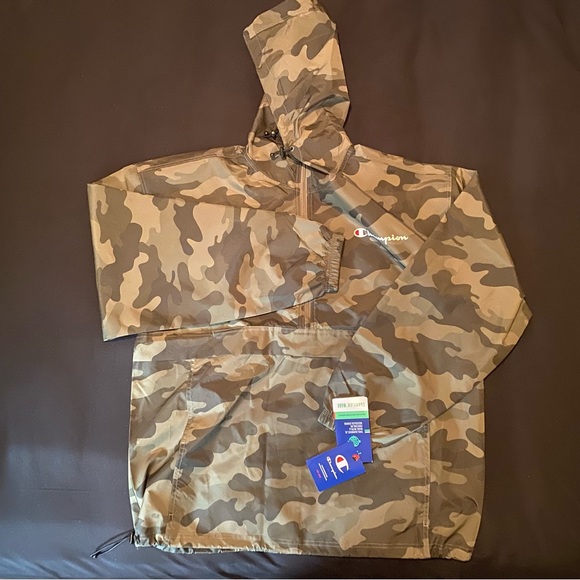 Champion packable jacket. - Picture 3 of 3